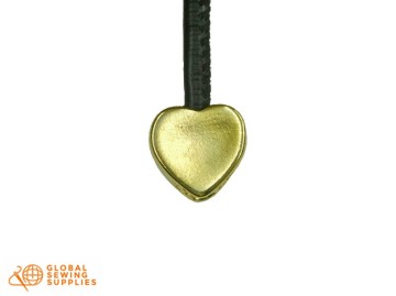 Terminale in metallo a forma di piccolo cuore.