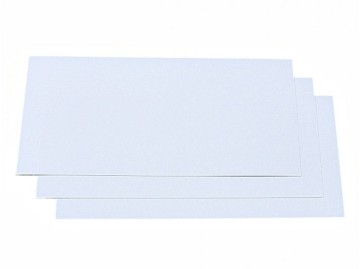 Weiße Kartonblätter
